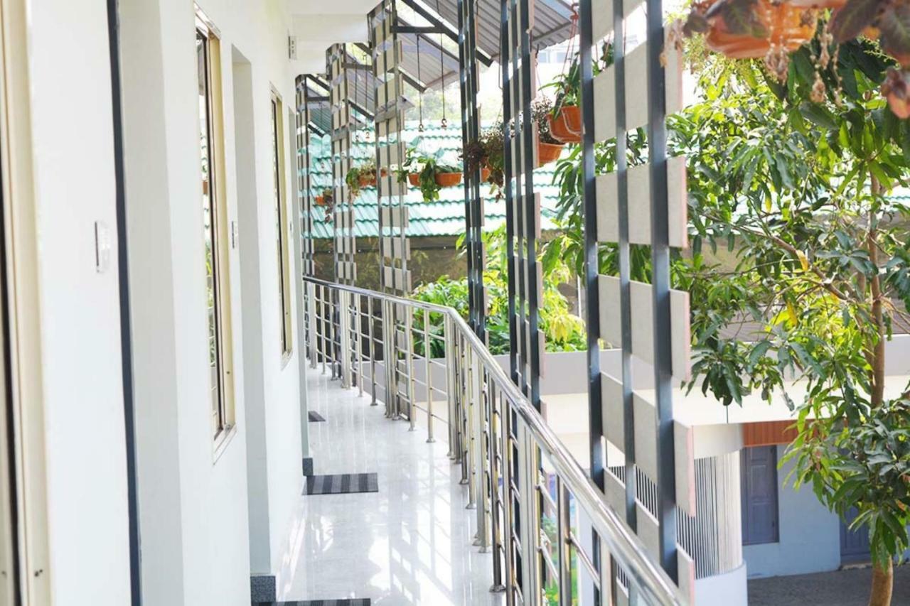 Jippus Galaxy Budget Air Port Hotel Kochi Esterno foto