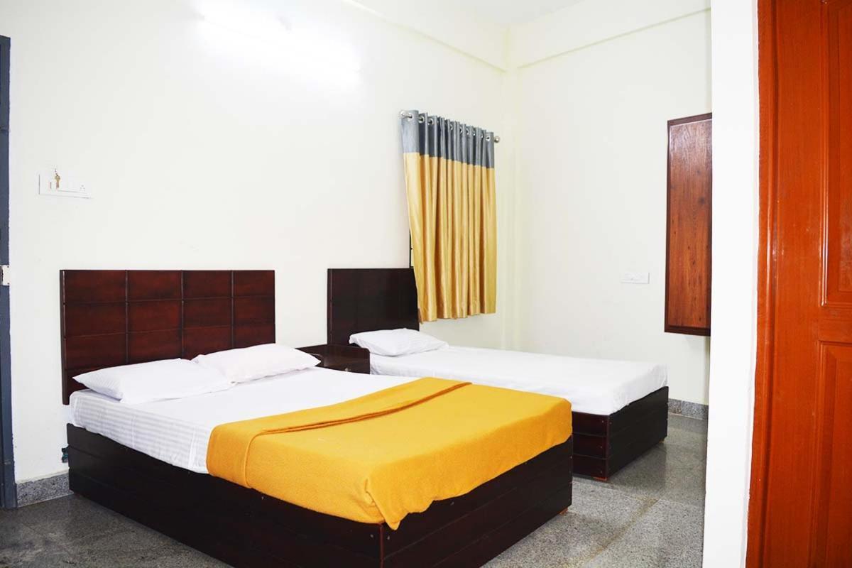 Jippus Galaxy Budget Air Port Hotel Kochi Esterno foto